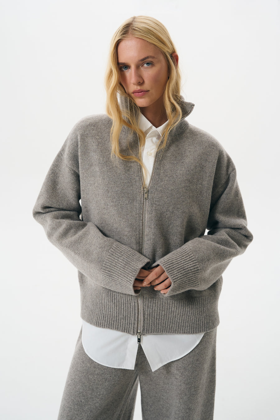 LAMBSWOOL ZIP SWEATER | HALVA