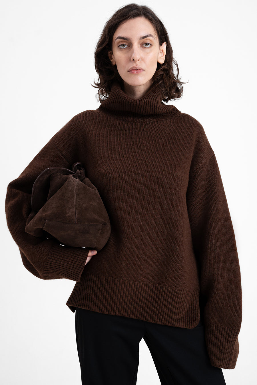 TURTLENECK OVERSIZE SWEATER | BROWNIE