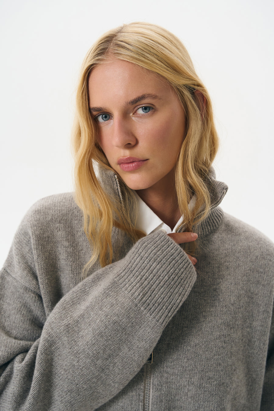 LAMBSWOOL ZIP SWEATER | HALVA