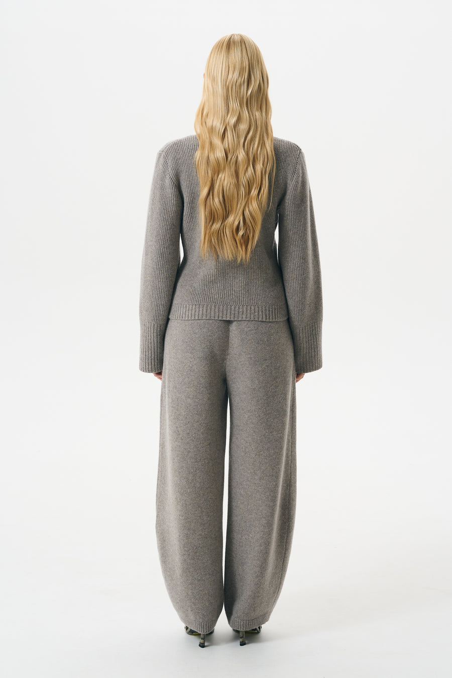 O-SHAPE LAMBSWOOL PANTS | HALVA