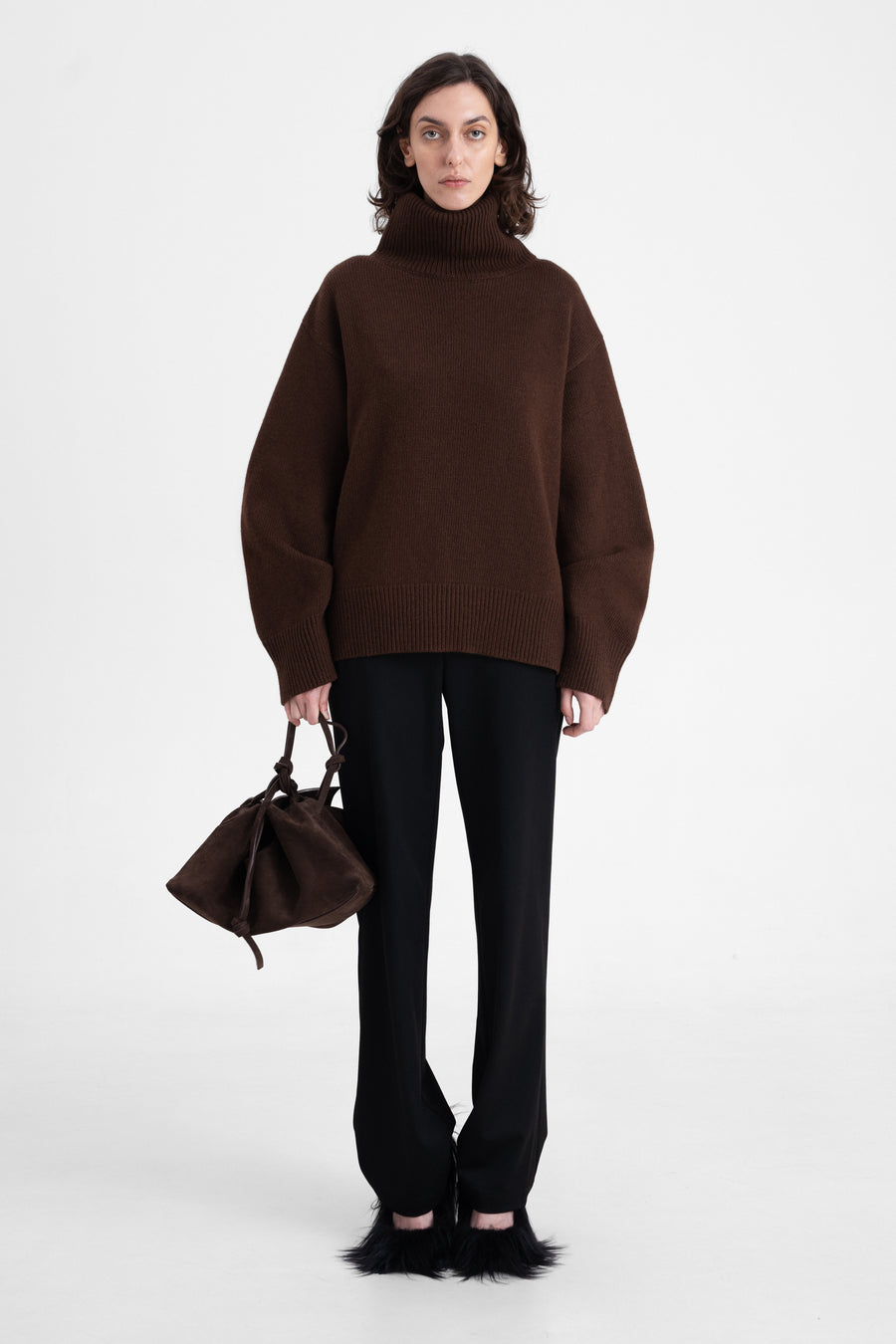 TURTLENECK OVERSIZE SWEATER | BROWNIE