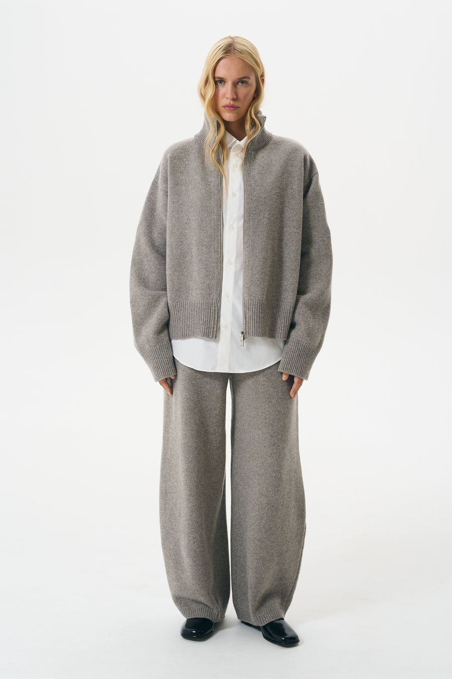 O-SHAPE LAMBSWOOL PANTS | HALVA