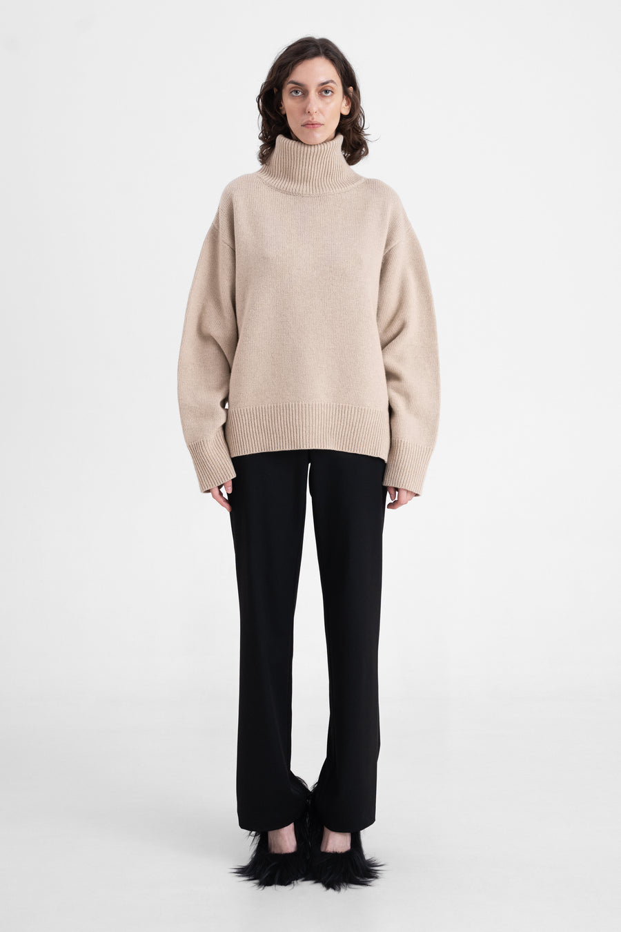 TURTLENECK OVERSIZE SWEATER | BARLEY