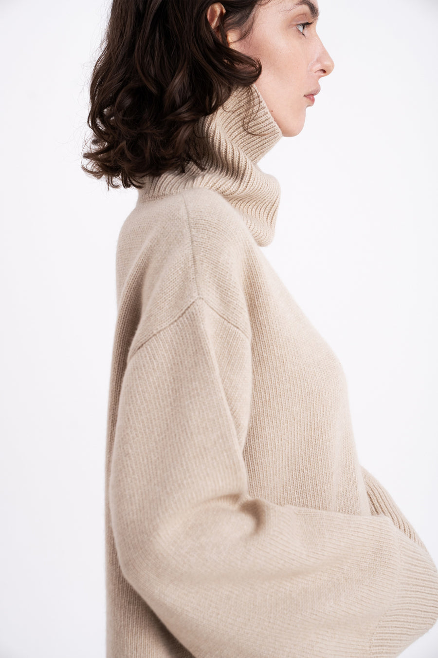 TURTLENECK OVERSIZE SWEATER | BARLEY